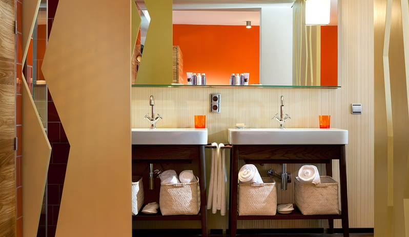 BOHEMIA SUITES - JUNIOR SUITE GARDEN VIEW BATHROOM